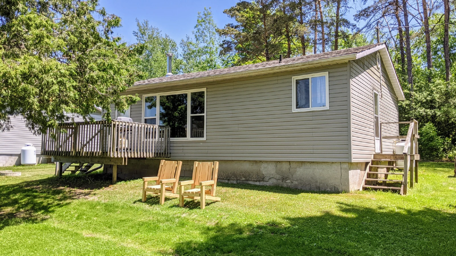 Pigeon-Lake-Resort-Cottage-sixteen-exterior